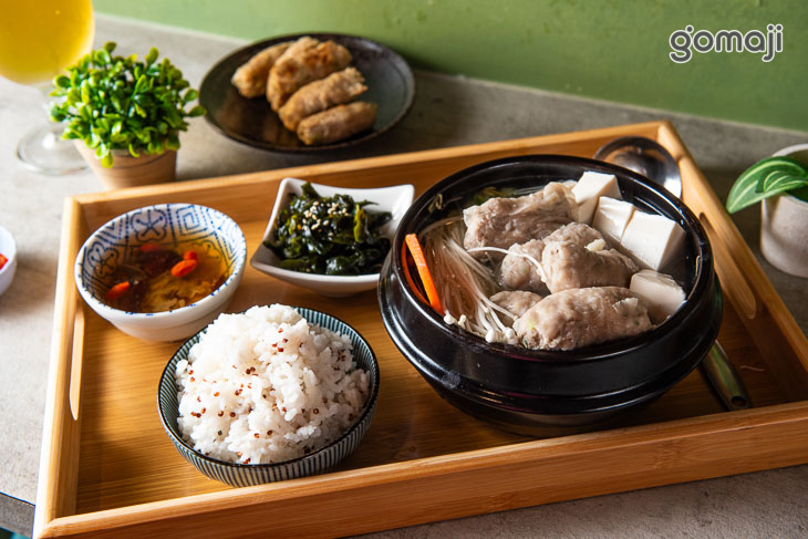 招牌五村燕餃煲