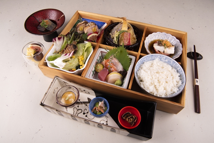 舞日本料理午間定食二客