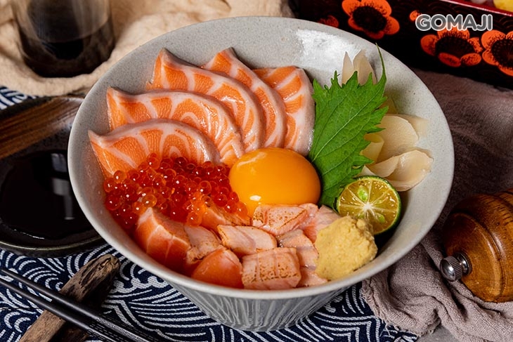 暴走鮭魚丼