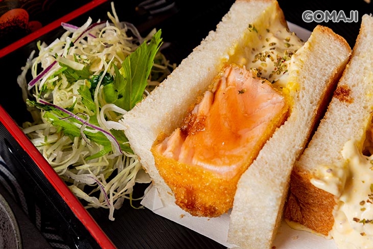 炸鮭魚三明治