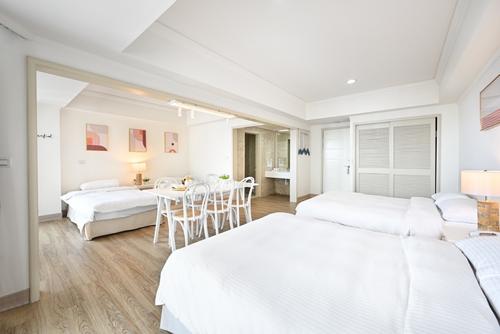 海景客房(二大床+二小床)