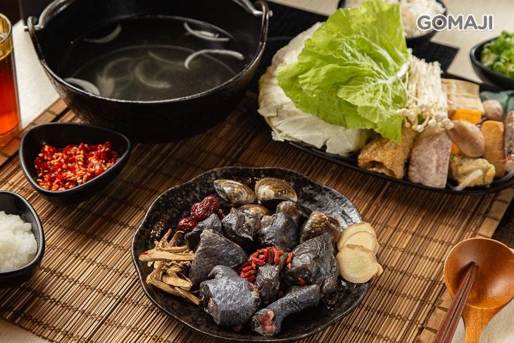 爆炒烏骨雞肉鍋