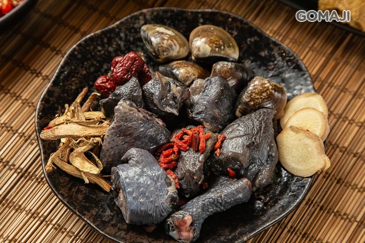 爆炒烏骨雞肉鍋