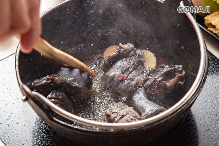 爆炒烏骨雞肉鍋