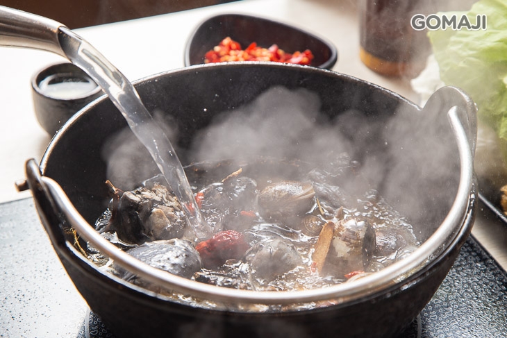 爆炒烏骨雞肉鍋