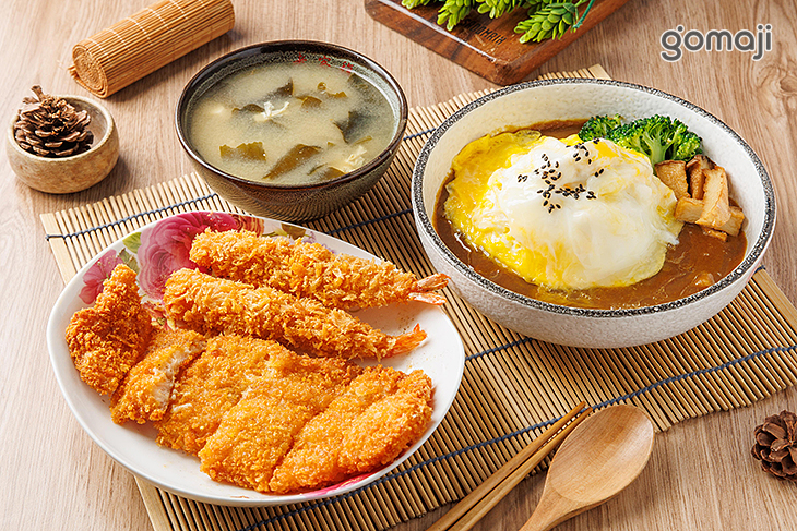 A.炸蝦雙拼歐姆蛋咖哩飯