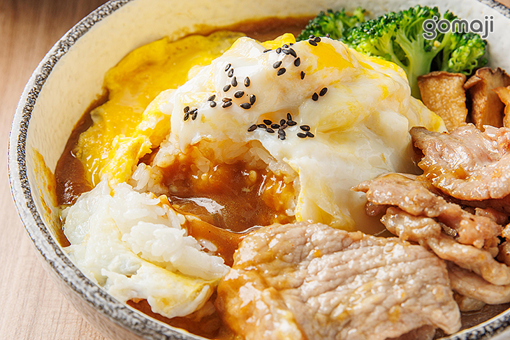 招牌歐姆蛋咖哩飯