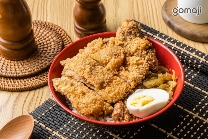 滷肉雞腿排飯