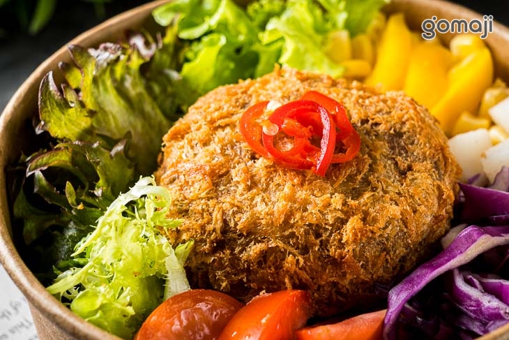 A5和牛漢堡排佐沙拉