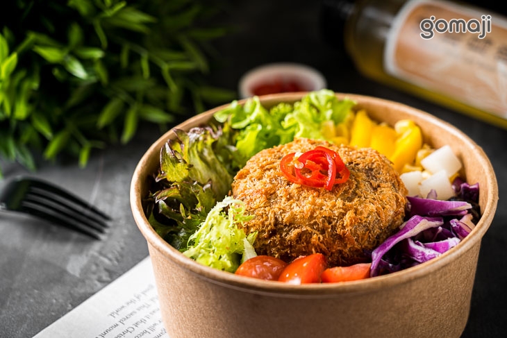 A5和牛漢堡排佐沙拉