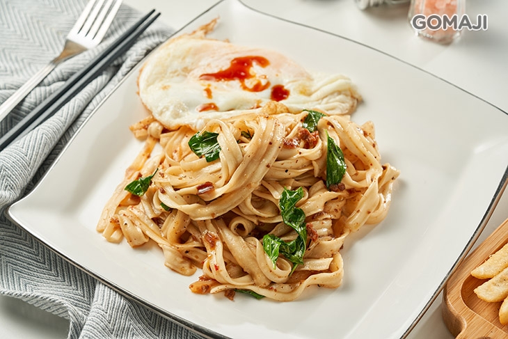 香辣肉燥鐵板麵 