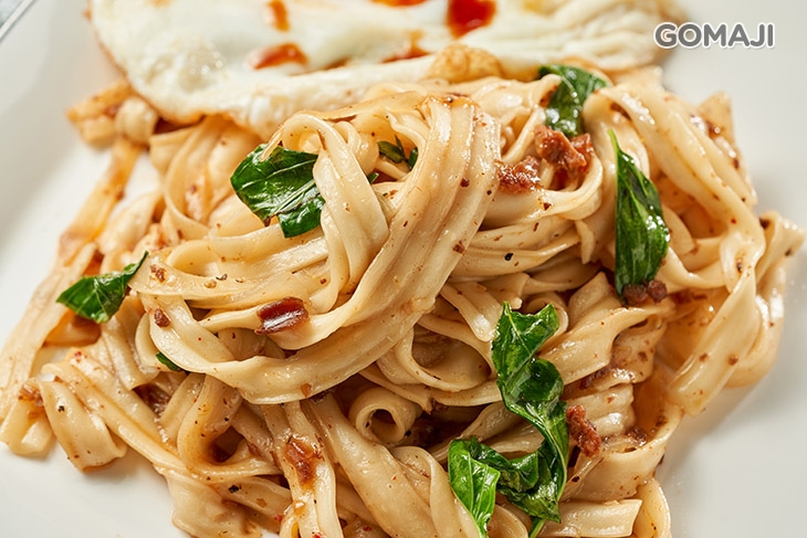 香辣肉燥鐵板麵 