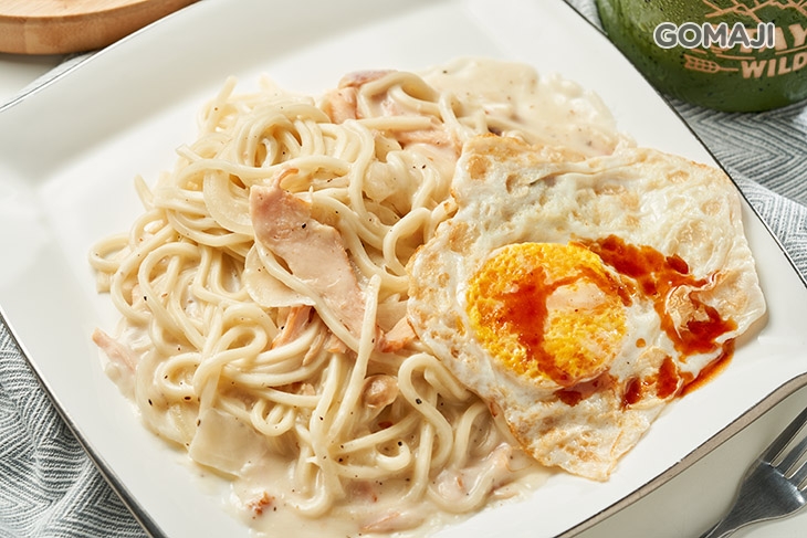 燻雞奶油白醬鐵板麵