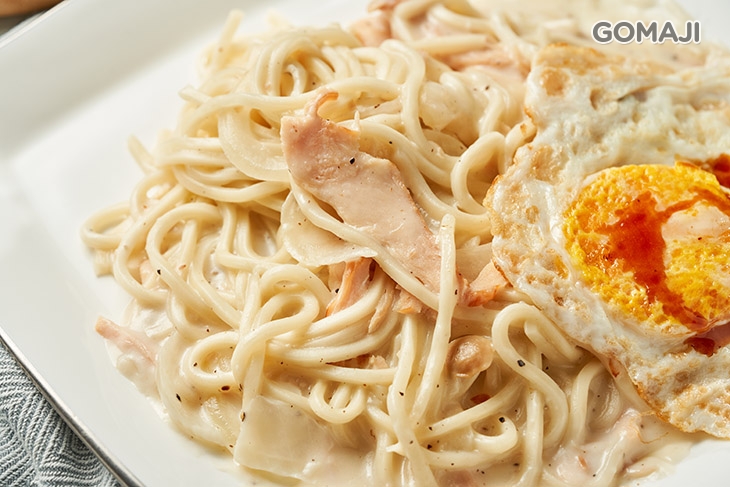 燻雞奶油白醬鐵板麵