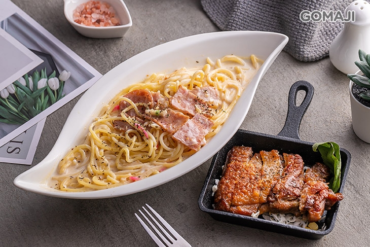 義大利麵/香嫩厚切雞腿排/奶油培根白醬