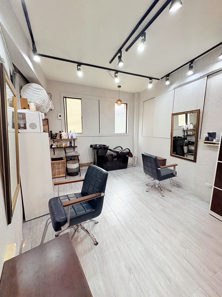 S.R Hair Studio