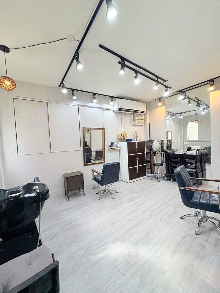 S.R Hair Studio