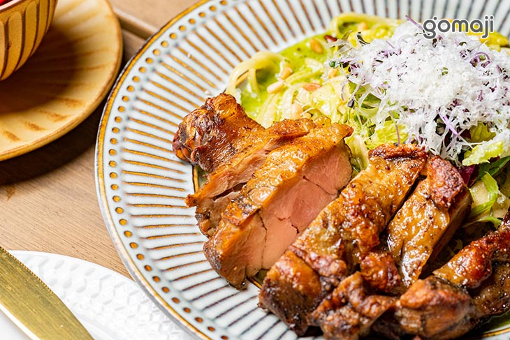 青醬燒烤雞腿義大利麵