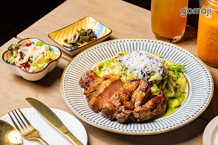 青醬燒烤雞腿義大利麵