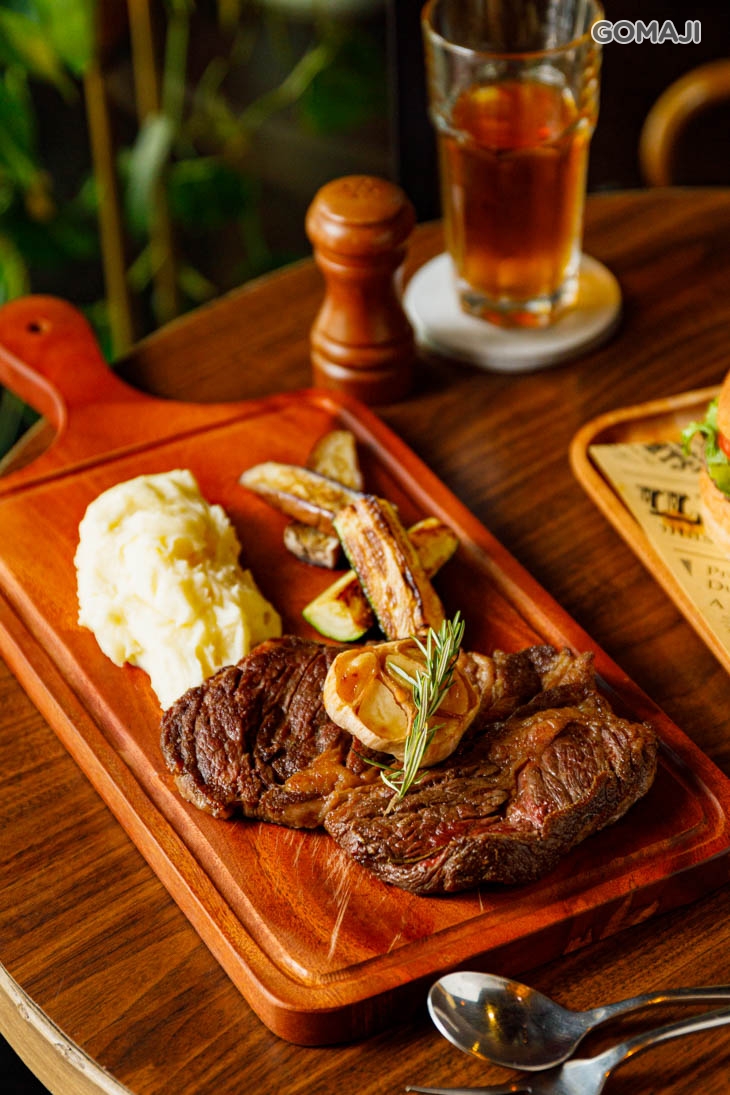 14天熟成肋眼牛排佐馬鈴薯泥