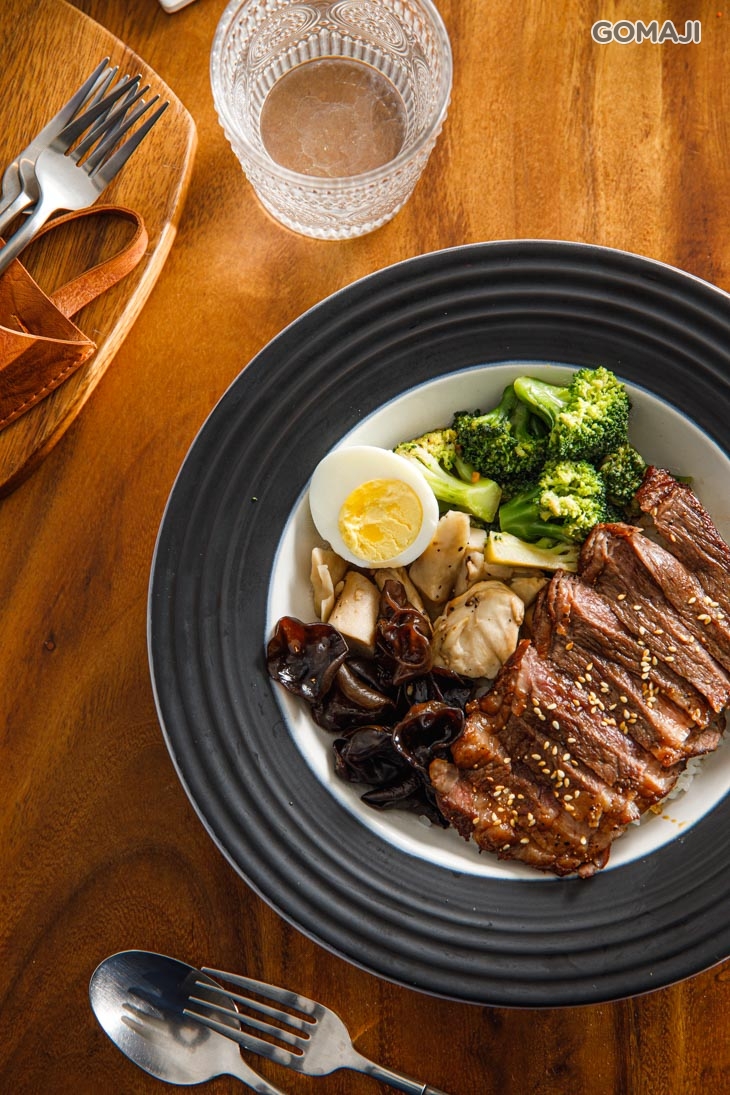 無骨牛小排蓋飯