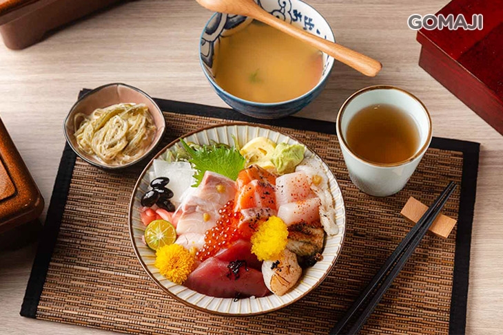 C.特盛海鮮丼套餐