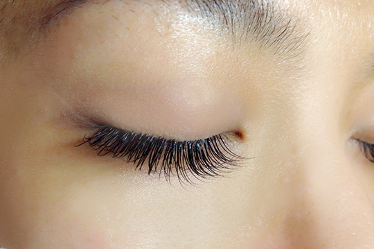 只要499元,即可享有【diva美学美睫沙龙】交叉多层次感霸王毛睫毛嫁接