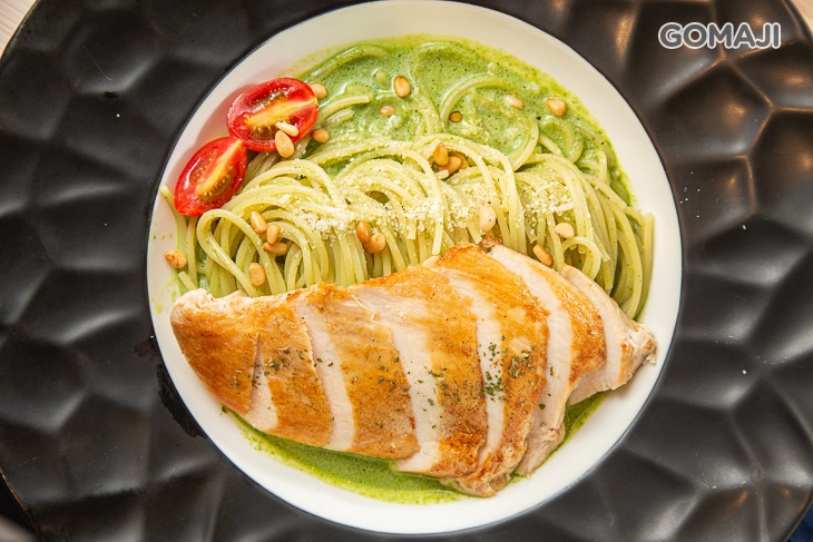 嫩雞義大利麵(羅勒青醬)