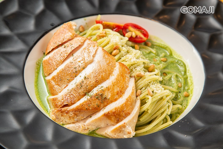 嫩雞義大利麵(羅勒青醬)