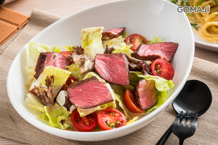 義式牛肉沙拉佐胡麻醬