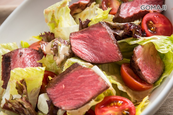 義式牛肉沙拉佐胡麻醬