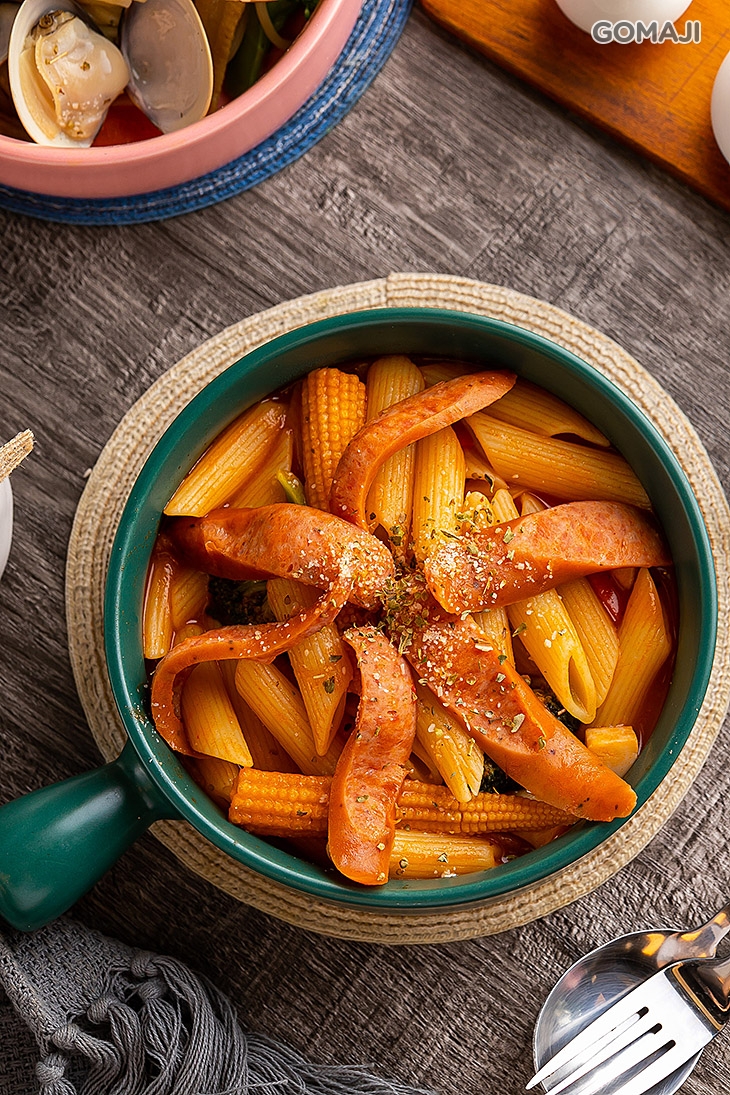 紅醬脆腸筆管麵