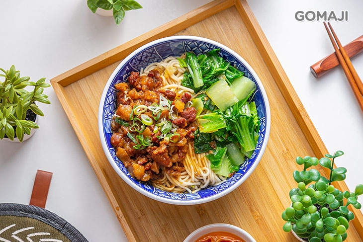 滷肉乾麵