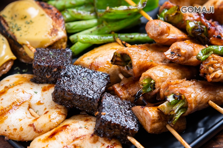 香菇、青椒、四季豆、花椰菜、金針豬里肌卷、青蔥豬里肌卷、糯米椒豬卷、百頁豆腐、豬血糕、甜不辣、起司馬鈴薯、洋蔥起司棒棒糖