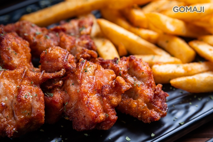 炸唐揚雞塊、炸薯條