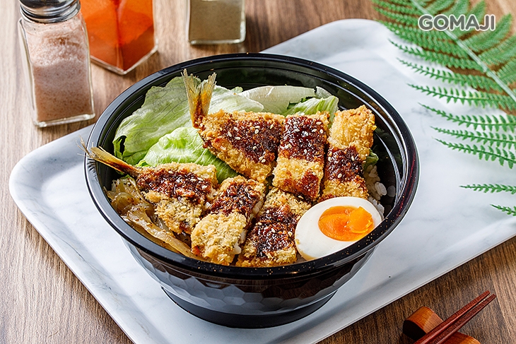 C.外帶主廚推薦丼 〈照燒雞腿丼/魷魚泡菜丼/竹筴魚丼飯 三選一〉