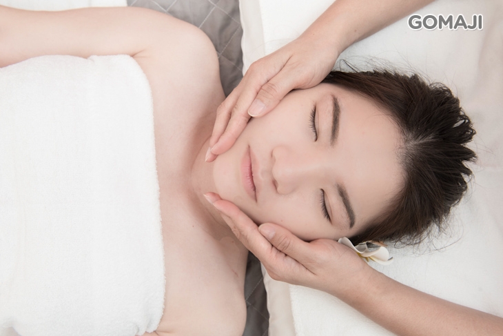 臉部按摩(搭配雪精蘆薈按摩滋養霜)