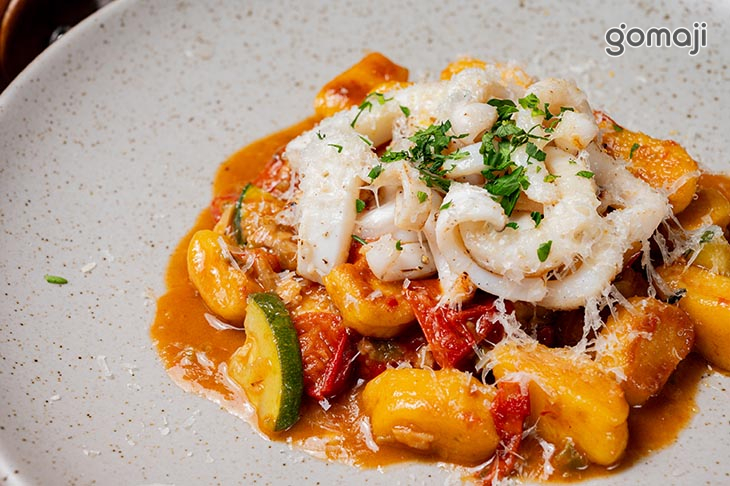 碳烤透抽，番茄橄欖，手工馬鈴薯麵疙瘩