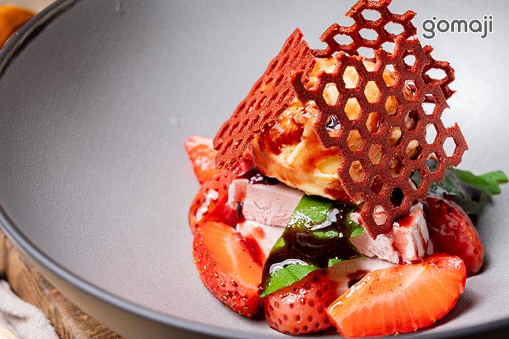 酒香慕斯，百里香雪酪，波特醬草莓