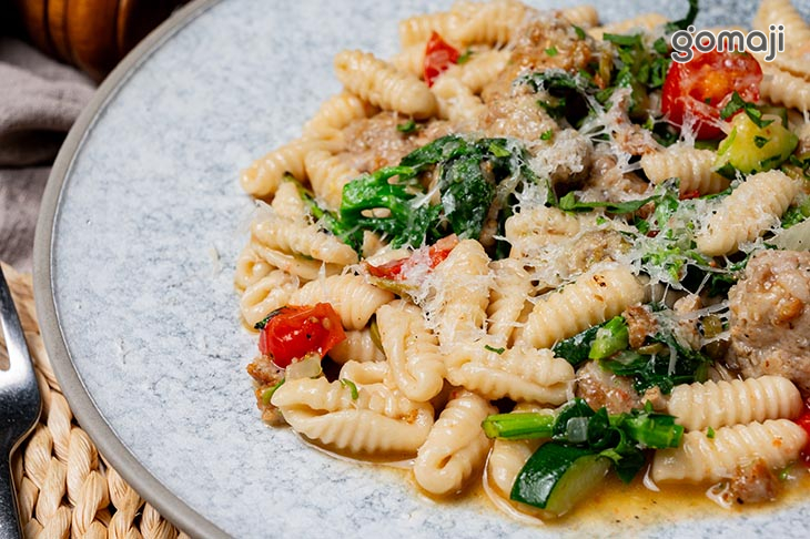 義式肉腸，烤芥蘭，義式手工扭指麵