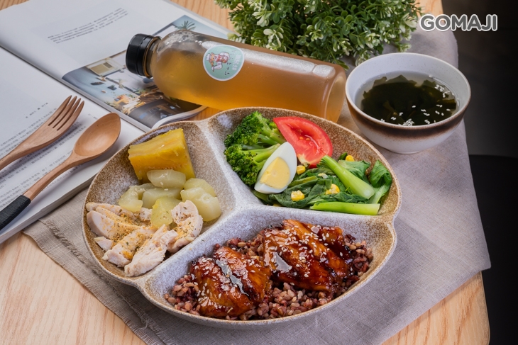 有雞有魚吃飽飽