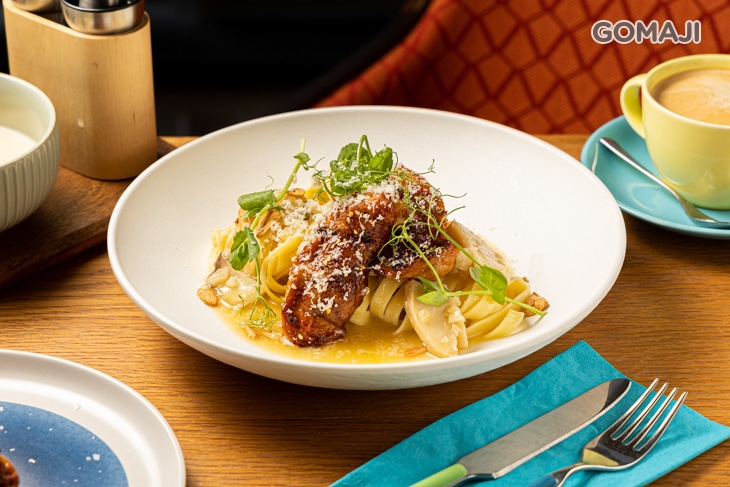 蒜片奶油雞腿肉義大利麵