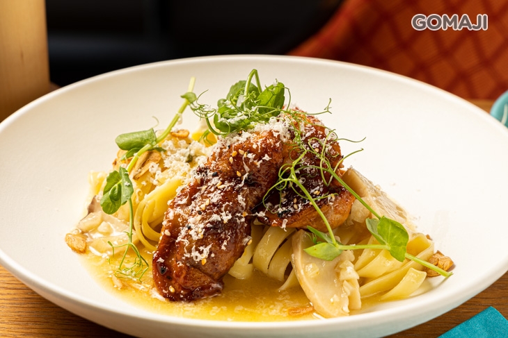 蒜片奶油雞腿肉義大利麵