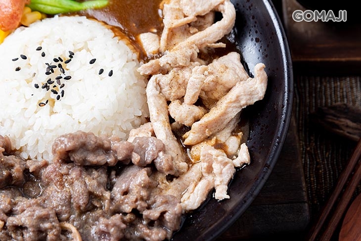 享肉咖哩飯 雙拼肉 牛＋雞