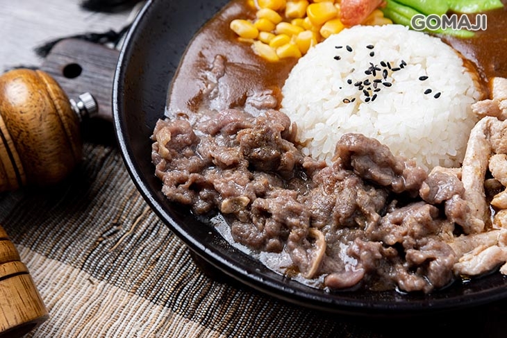 享肉咖哩飯 雙拼肉 牛＋雞
