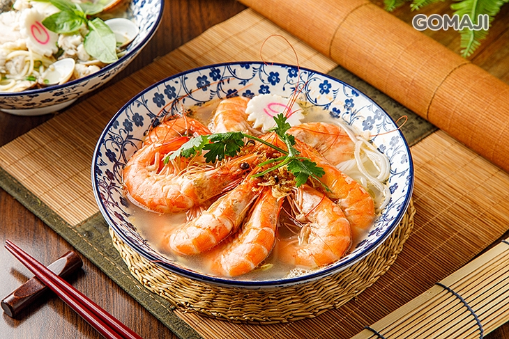 滿出來的鮮蝦湯麵