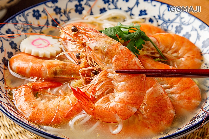 滿出來的鮮蝦湯麵