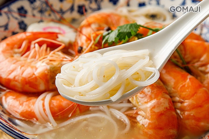 滿出來的鮮蝦湯麵