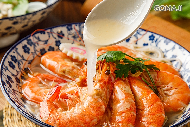 滿出來的鮮蝦湯麵