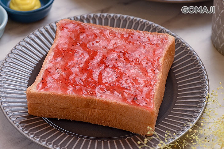 草莓果醬烤厚片